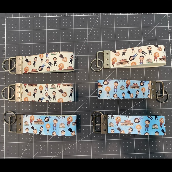 🔑Schitt’s Creek keyfob! Faux leather white & blue - Picture 3 of 6
